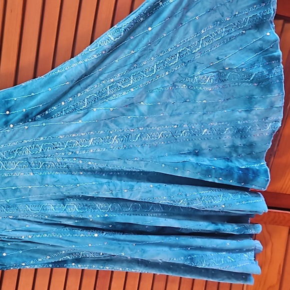 Dress - Picture 2 of 3